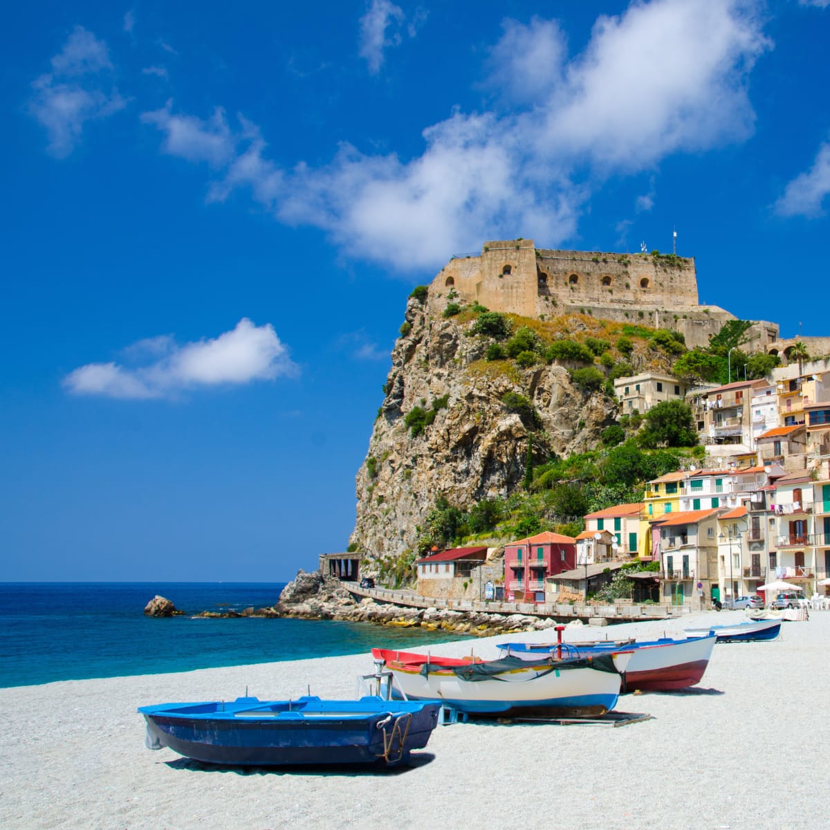 Calabria: Bijuteria Ascunsă a Italiei – 10 Atracții de Vizitat