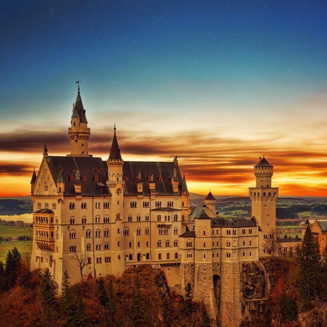 Un loc al solitudinii odată, simbol al visului romantic azi: Castelul Neuschwanstein din Bavaria