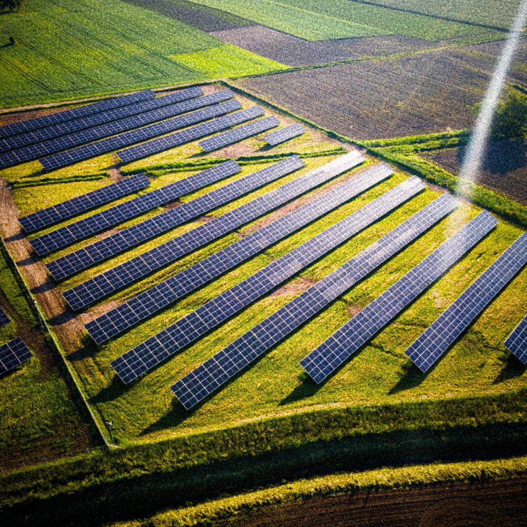 Peste 2 miliarde de lei investiți în parcuri fotovoltaice în comunități locale