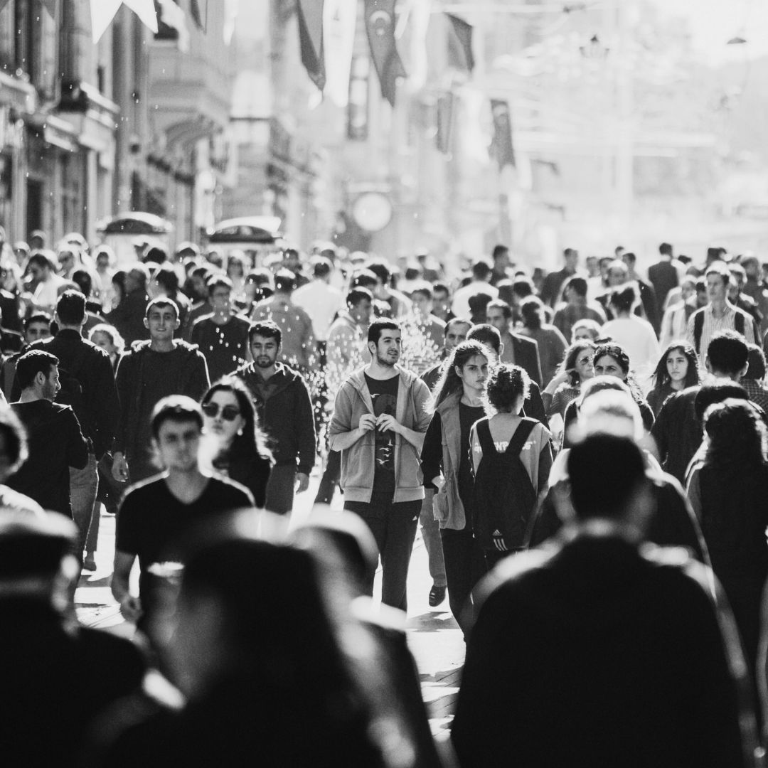 Cei pe care nu-i vede nimeni