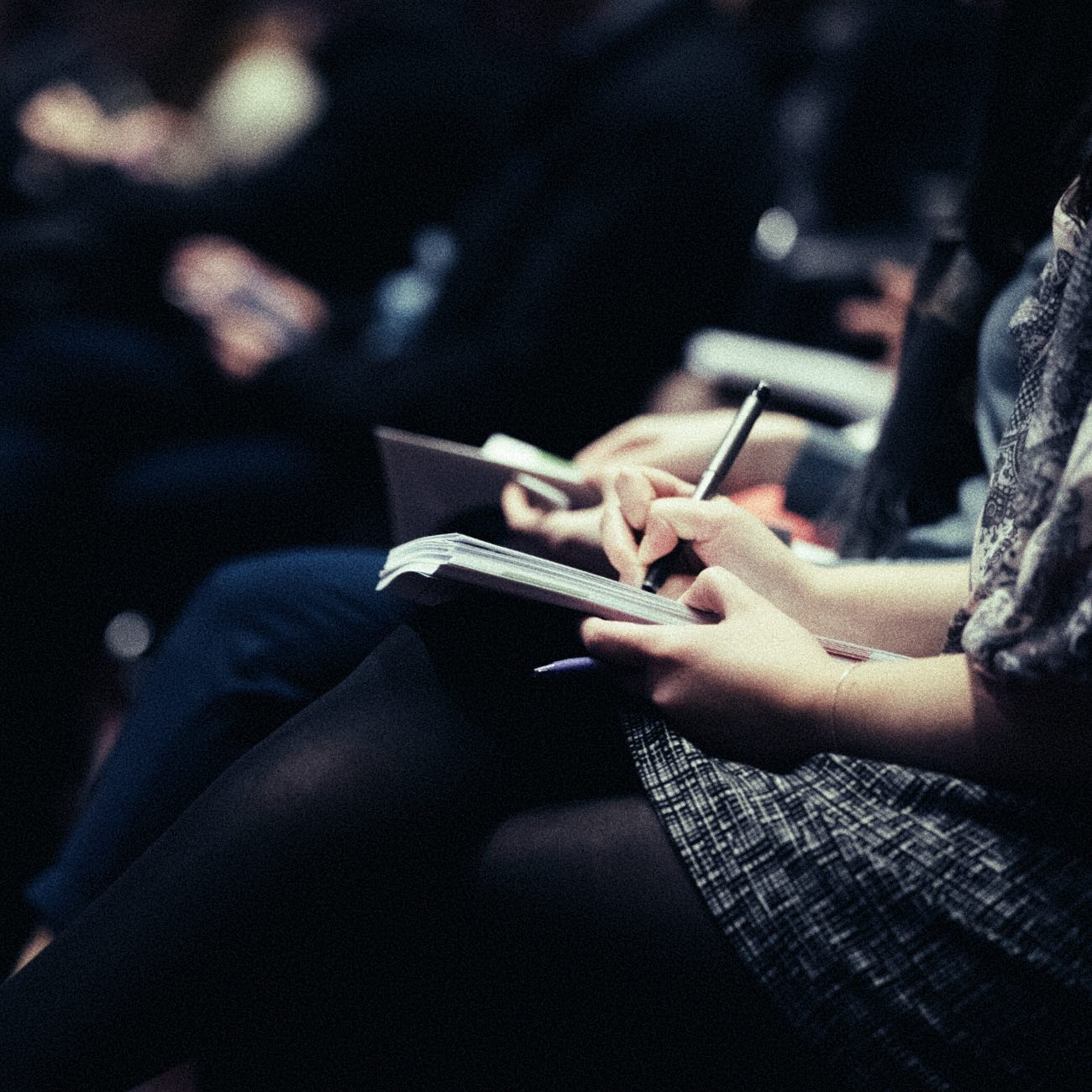 Presa, tratată ca accesoriu nedorit